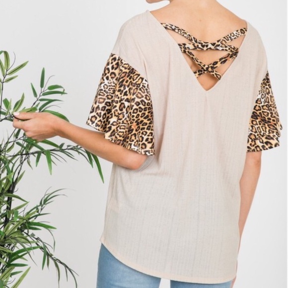Tops - 🔥Taupe Top With Leopard Print Ruffle Sleeves